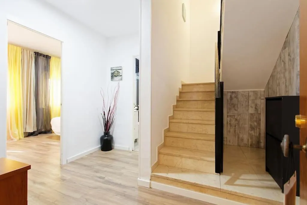בית נופש הוילה ברצלונה Fantastic House With Jacuzzi